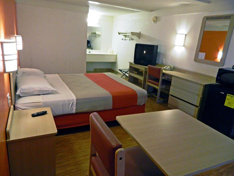 Travelodge by Wyndham Benton Harbor MI - photo 12