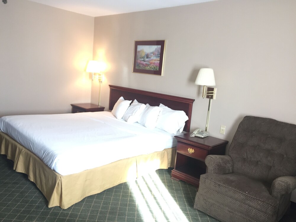 Briarwood Inn of Sparta - photo 8