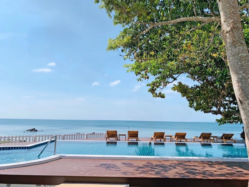 Horizon Beach Resort Koh Jum in Nuea Khlong, Thailand