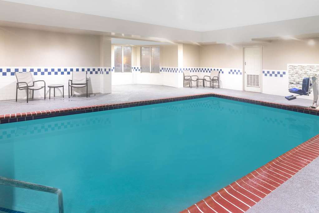 La Quinta Inn & Suites by Wyndham Hopkinsville - photo 8