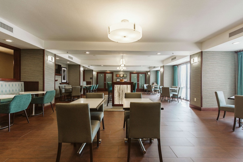 Hampton Inn Bismarck - photo 30