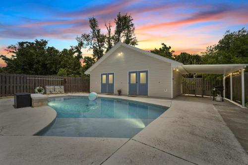 Luxe Pool Casita w Saltwater Pool 25 Min to PCB — 4-Star Luxury Hotel in Panama, United States