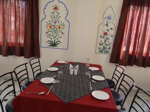 Hotel Dine 11 - last minute hotel in Udaipur