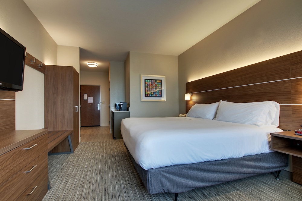 Holiday Inn Express Hotel & Suites Vernon College Area by IHG - photo 11