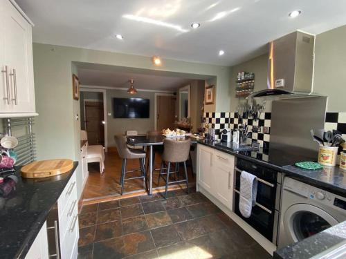 Outskirts of Ulverston entire Cottage sleeps 4 — 4-Star Luxury Hotel in Ulverston, United Kingdom