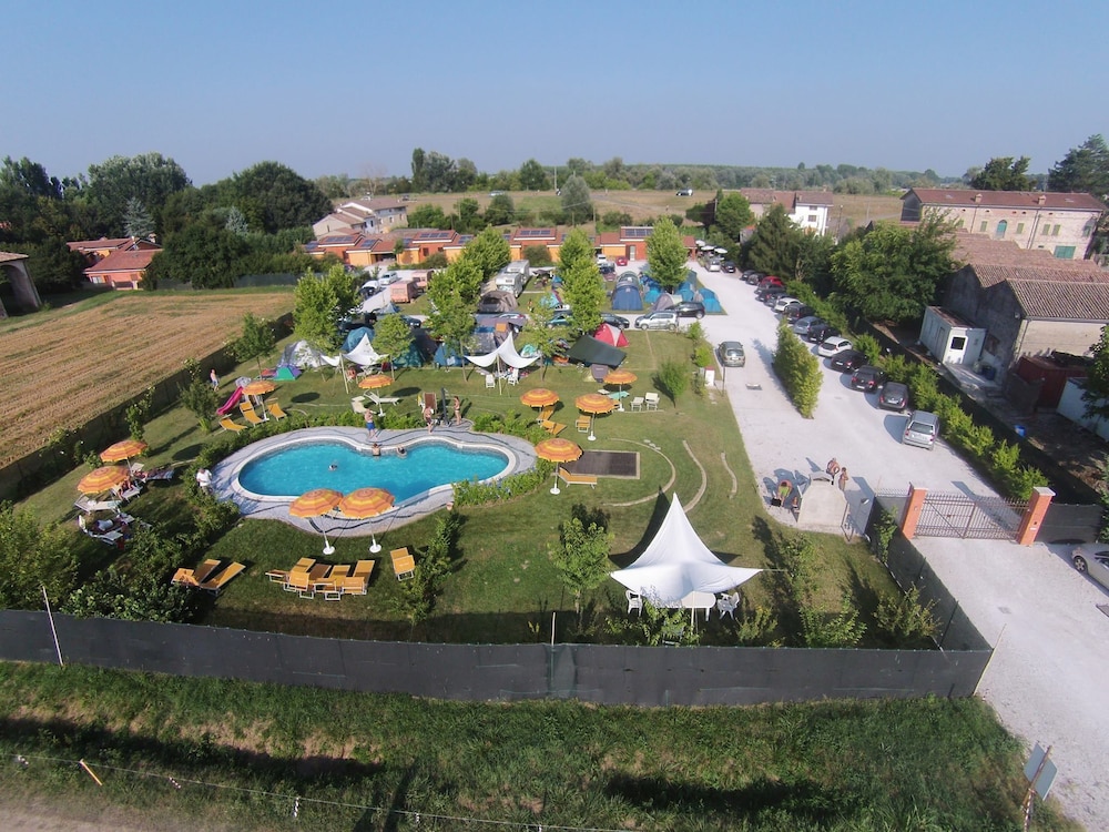 Lucciole nella nebbia — hotel in Bondeno