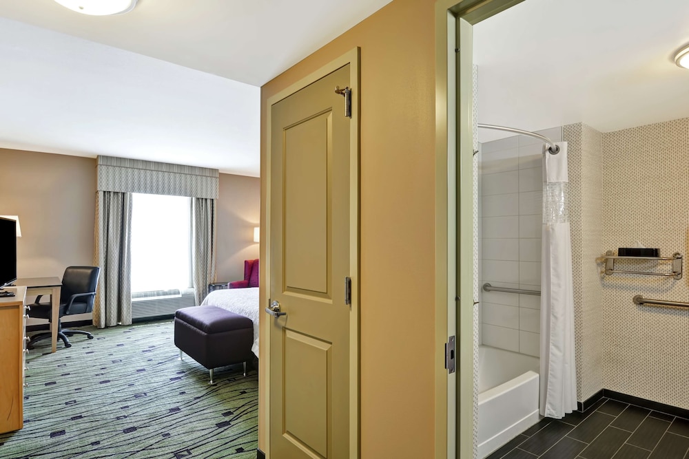 Hampton Inn & Suites Raleigh Crabtree Valley - photo 15