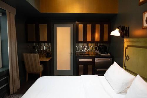 The Gas Lamp Hotel 1BR Tesla - photo 4