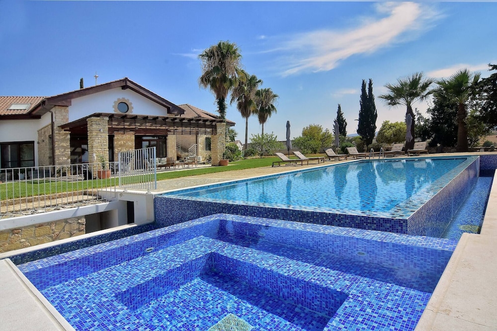 Incredible Large Villa In Paphos Sleeps 14 Children Pool Jacuzzi Huge Garden
