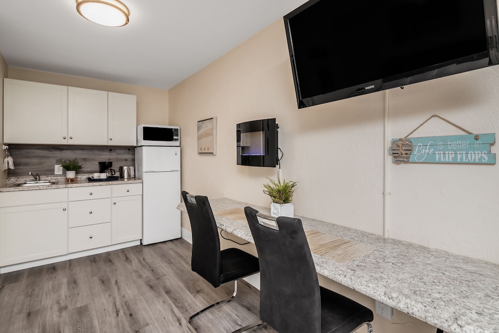 Latitude 26 Waterfront Boutique Resort Fort Myers Beach - photo 3