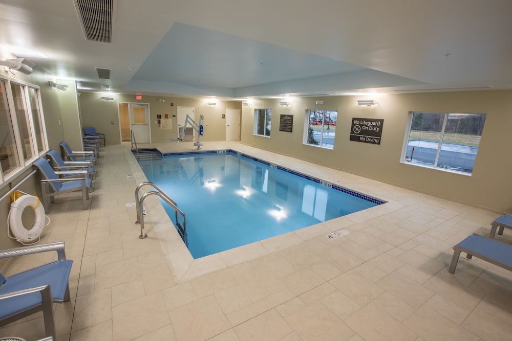 Hampton Inn by Hilton Amesbury - photo 28