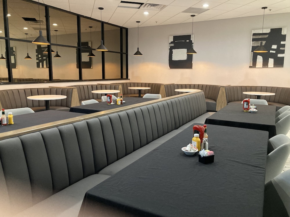 Crowne Plaza Auburn Hills by IHG - photo 49