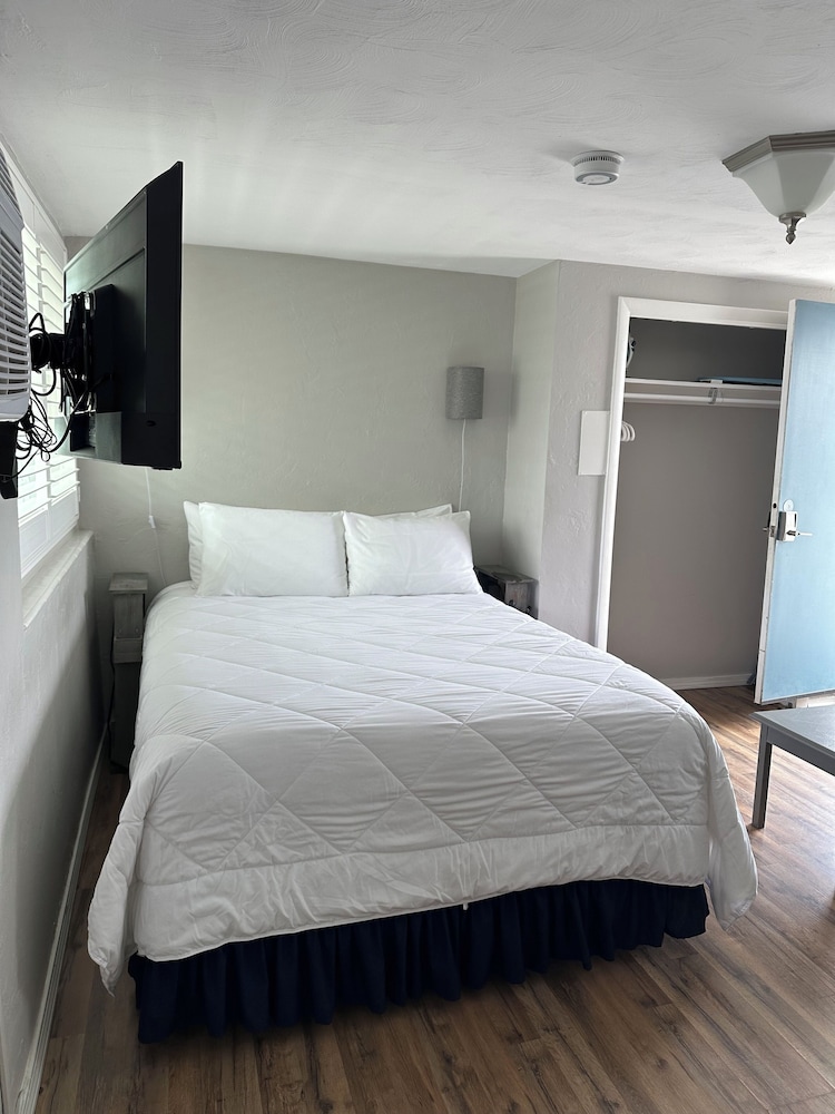 Vineyard Harbor Motel Private Beach - photo 191