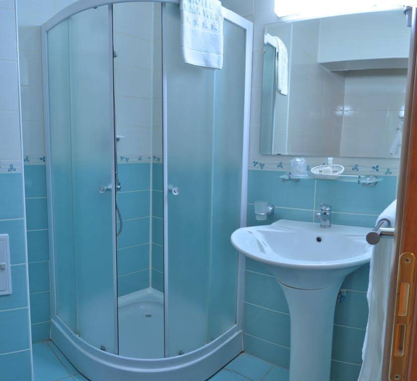 Hotel Emma West — Craiova — photo 2