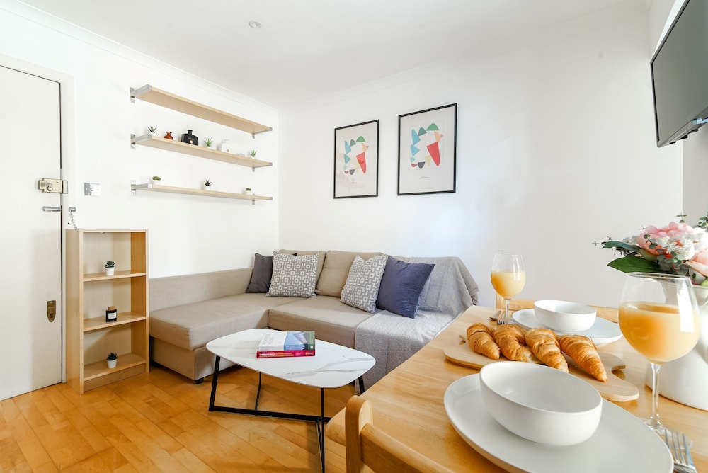London Flat in the Heart of Fitzrovia — 4-Star Luxury Hotel in London, United Kingdom