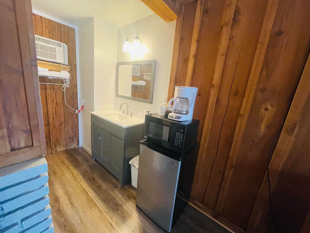 Riverfront Lodging - photo 11