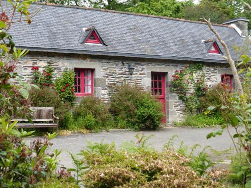 Moulin De Beuzidou — hotel in Saint-Urbain