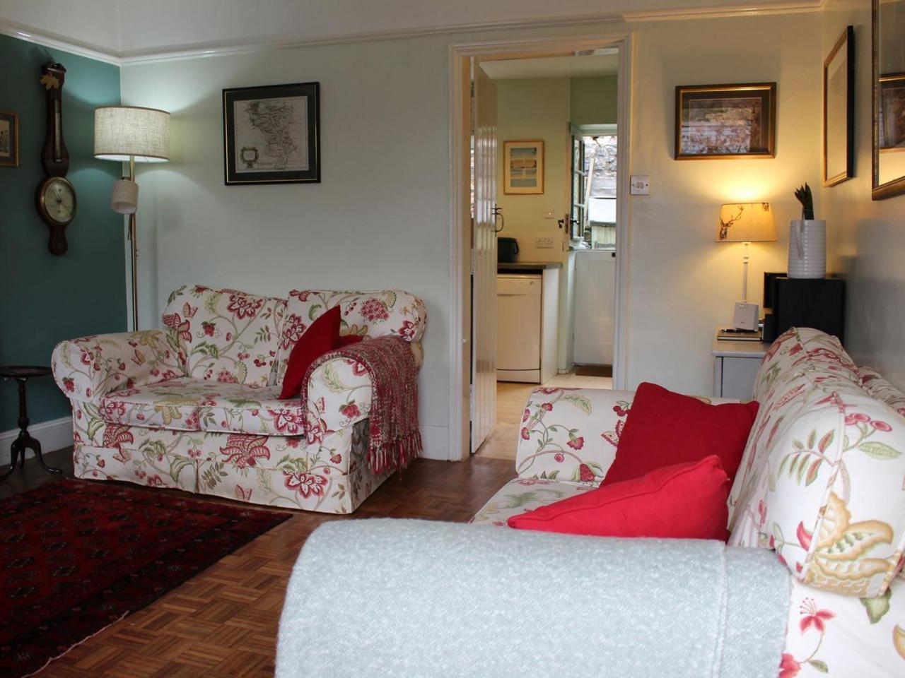 Thorncliffe Cottage — Tideswell — photo 4