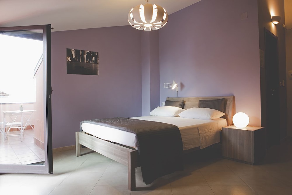 La Scivola Rooms - carbon neutral hotel in Aci Castello