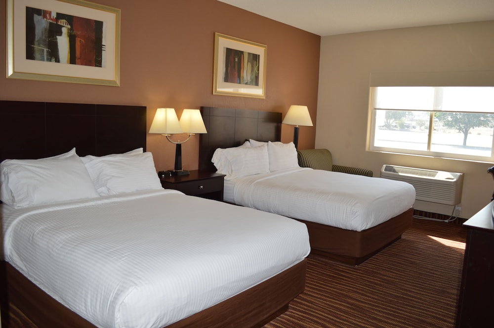 First Choice Inns at the Swell - photo 9