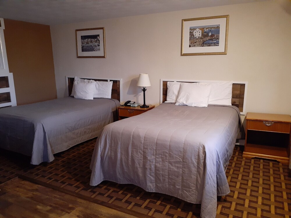 Town Line Motel - photo 30