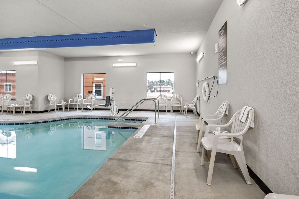 Cobblestone Hotel & Suites Mosinee - photo 63