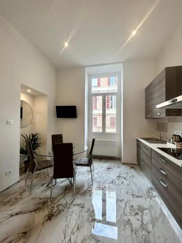 Da Mariella case vacanza Bilocale Roma 104 — 4-Star Luxury Hotel in San Remo, Italy