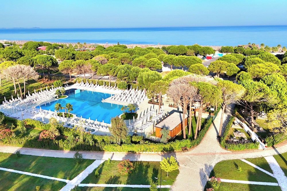 Perla Penthouse Happy Rentals — 4-Star Luxury Hotel in Ishem, Albania