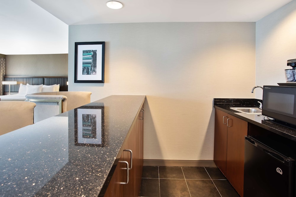 DoubleTree by Hilton Lansing - photo 17