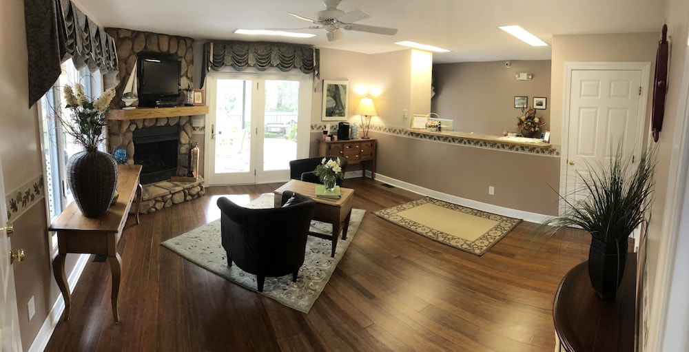 Boxwood Lodge - photo 2