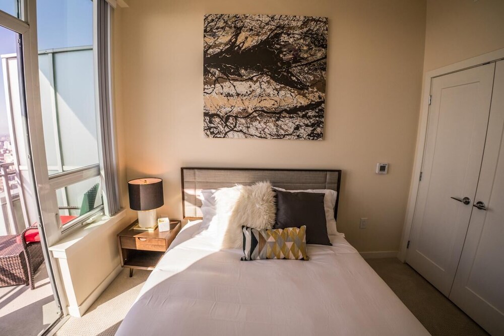 Ocean View IV by AvantStay High Rise in DT w City & Ocean Views - photo 4