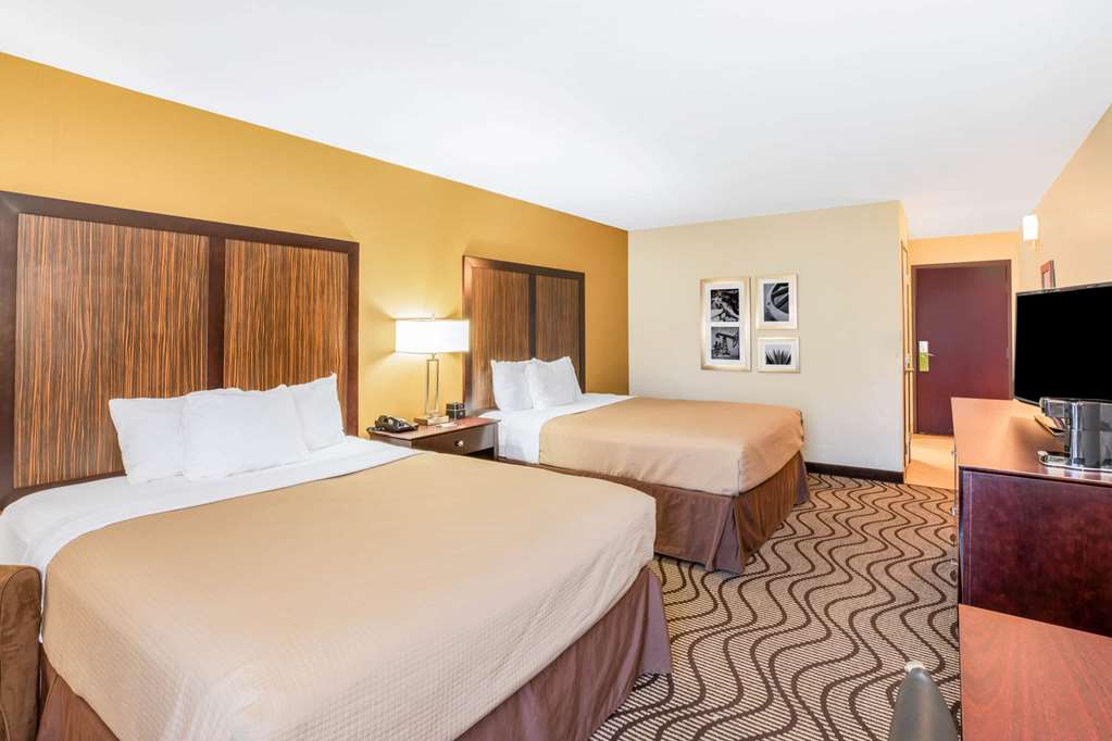 La Quinta Inn Suites Floresville - photo 29