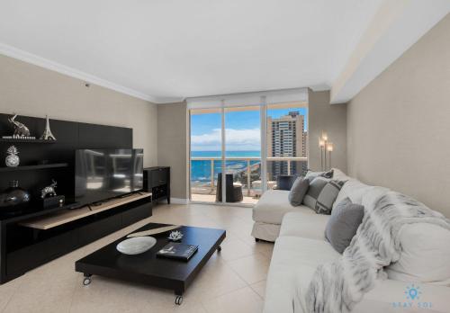 Luxury High Resort Beautiful Views Amenities — Hallandale Beach