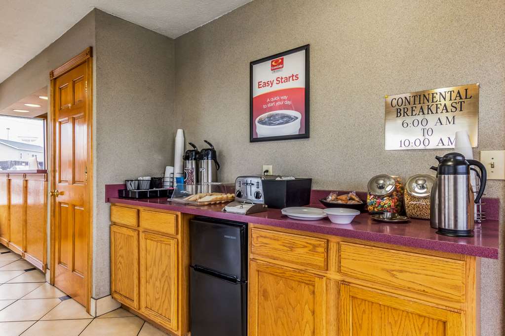 Econo Lodge Seymour - photo 23