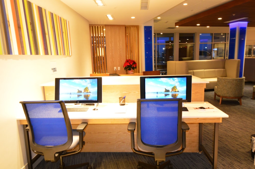Holiday Inn Express & Suites Toledo West by IHG - photo 33