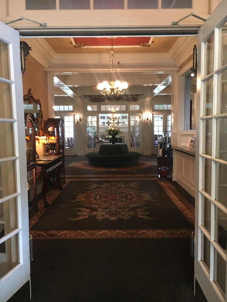 Columbia Gorge Hotel and Spa - photo 34
