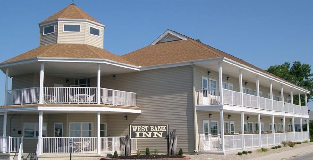 West Bank Inn — hotel in Celina