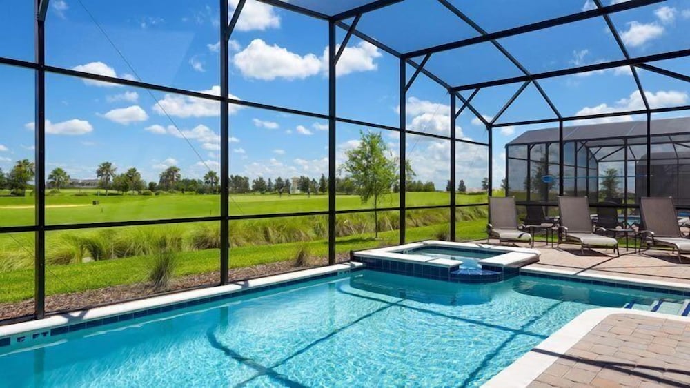 9161 Caddie Way FS — 4-Star Luxury Hotel in Davenport, United States