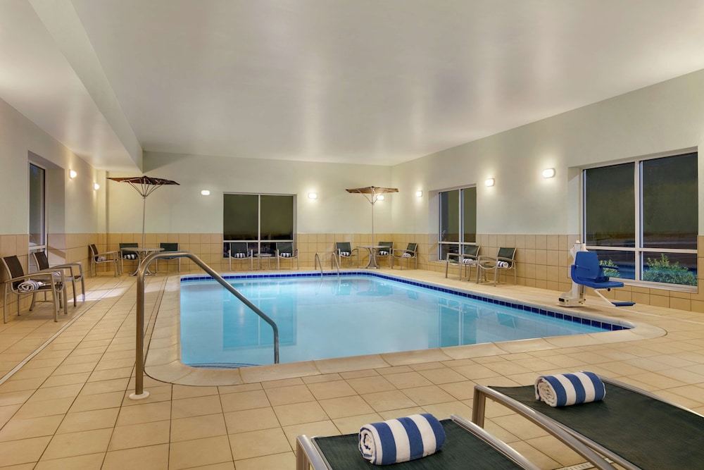 Hampton Inn & Suites Parkersburg Downtown - photo 24