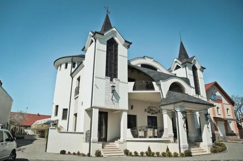Hotel and Restaurant Velure in Mukacheve, Ukraine