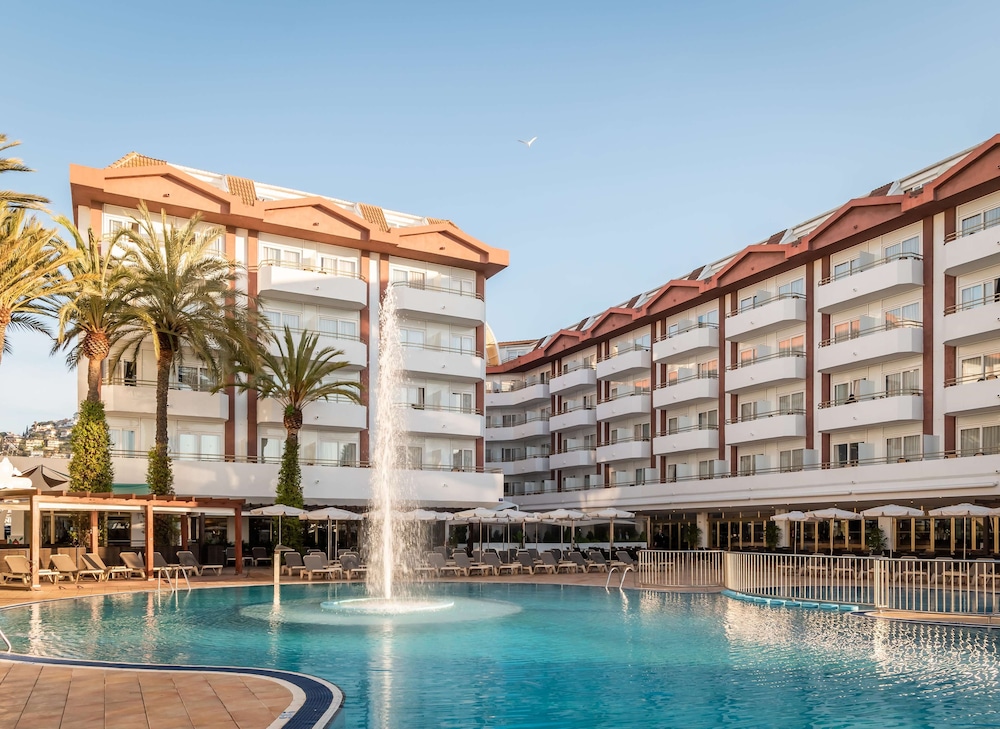 Alegria Florida Park - carbon neutral hotel in Santa Susanna