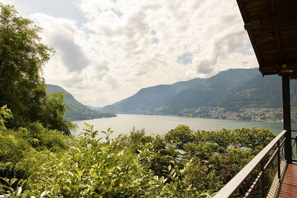 270 View — 4-Star Luxury Hotel in Faggeto Lario, Italy
