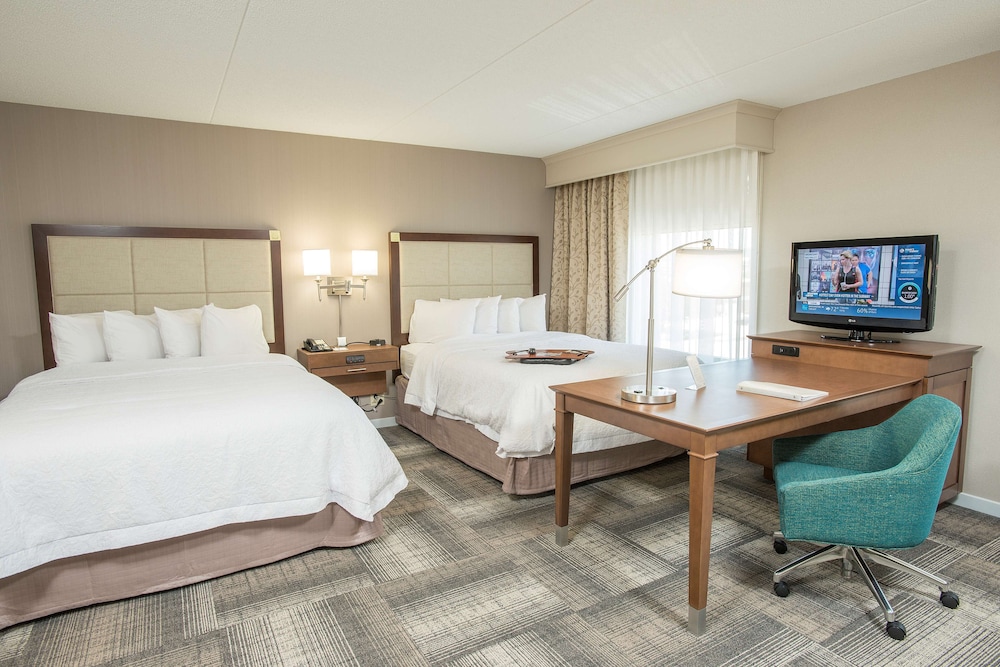Hampton Inn & Suites Cincinnati Union Center - photo 28