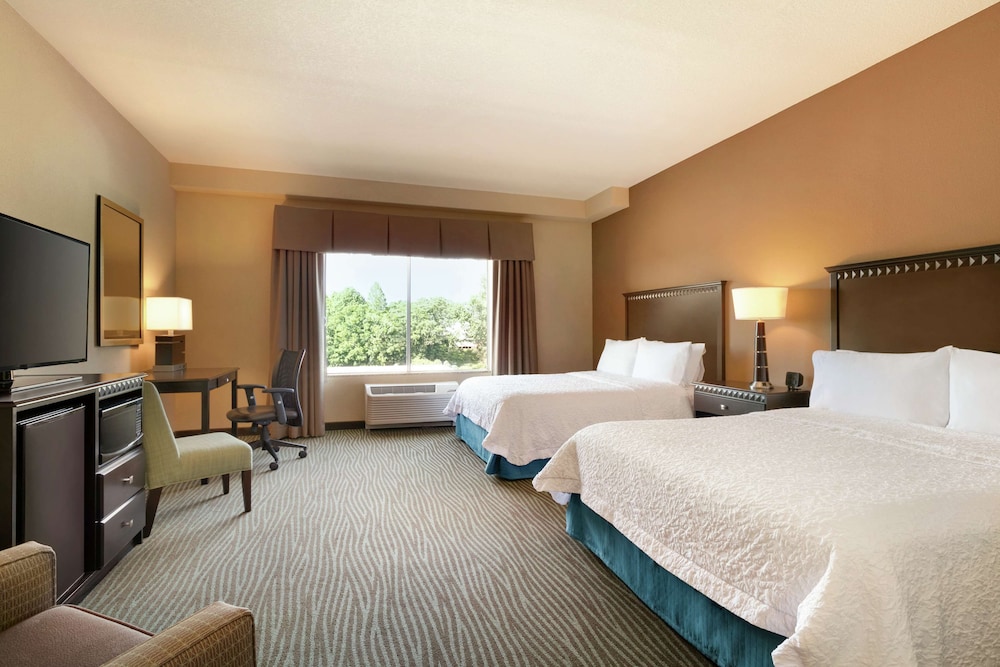 Hampton Inn & Suites Parkersburg Downtown - photo 8