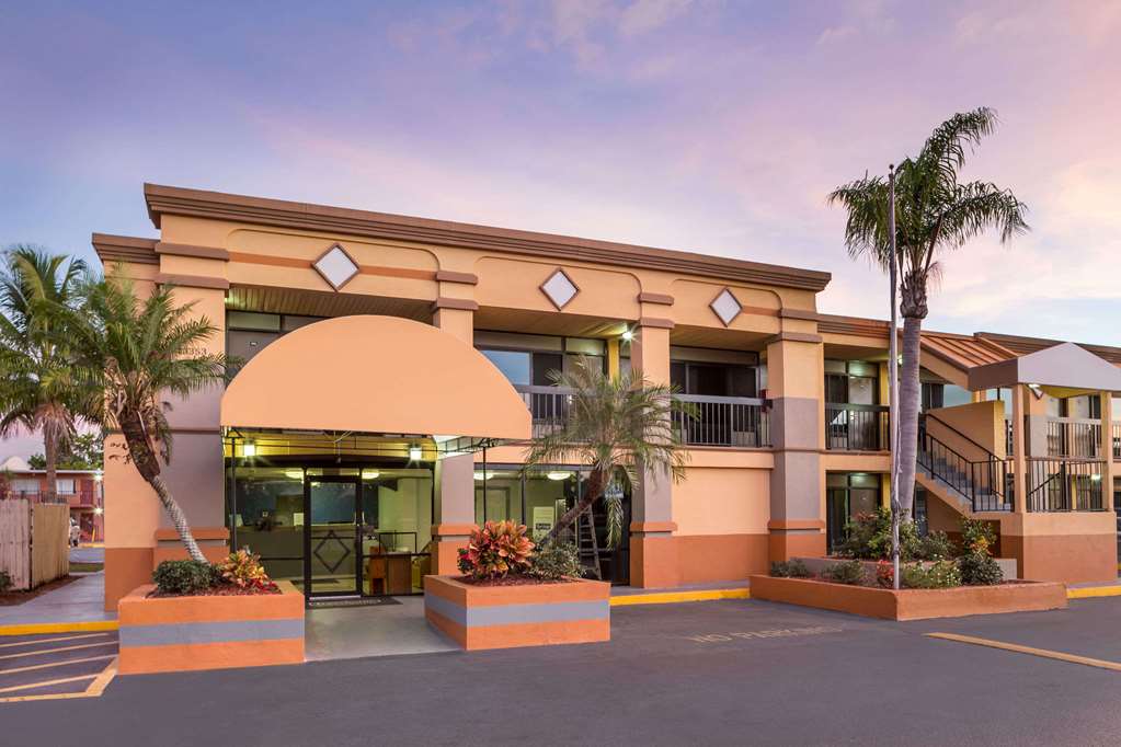 Travelodge by Wyndham Fort Myers North - featured photo