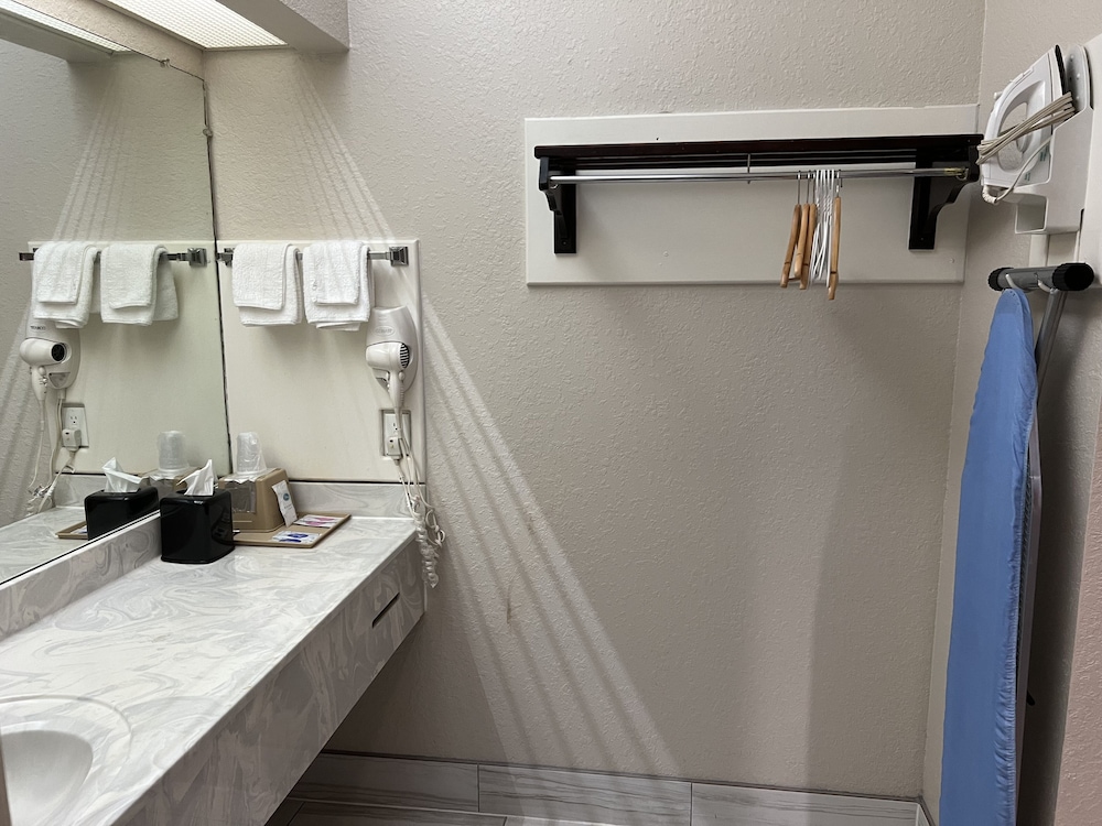 Scott Inn and Suites Houston - photo 26