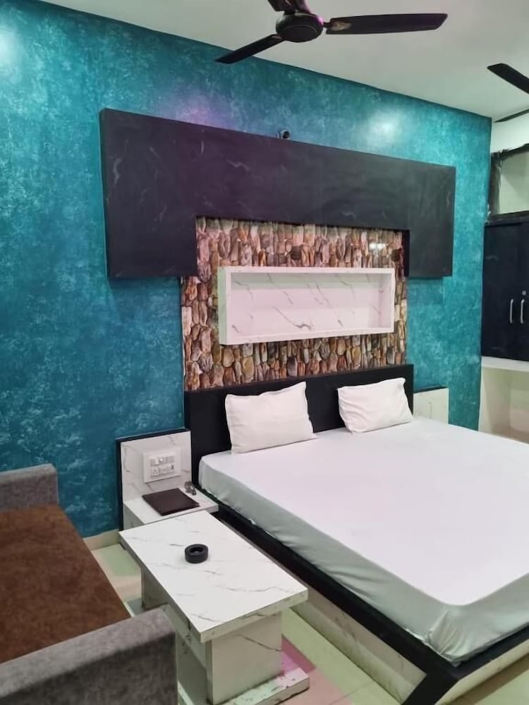 Gokul Hotel — hotel in Malpura