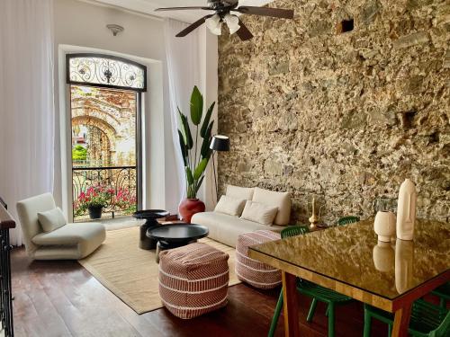 AmazINN Places Casco Viejo relaxing Views and Sound of the Sea — 4-Star Luxury Hotel in Panama, Panama