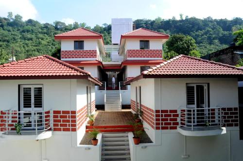 Rutu's Holiday Resort — hotel in Panhala