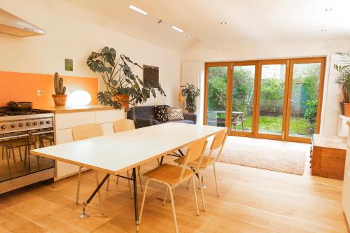 Stunning 3 bedroom townhouse in superb location — 4-Star Luxury Hotel in London, United Kingdom